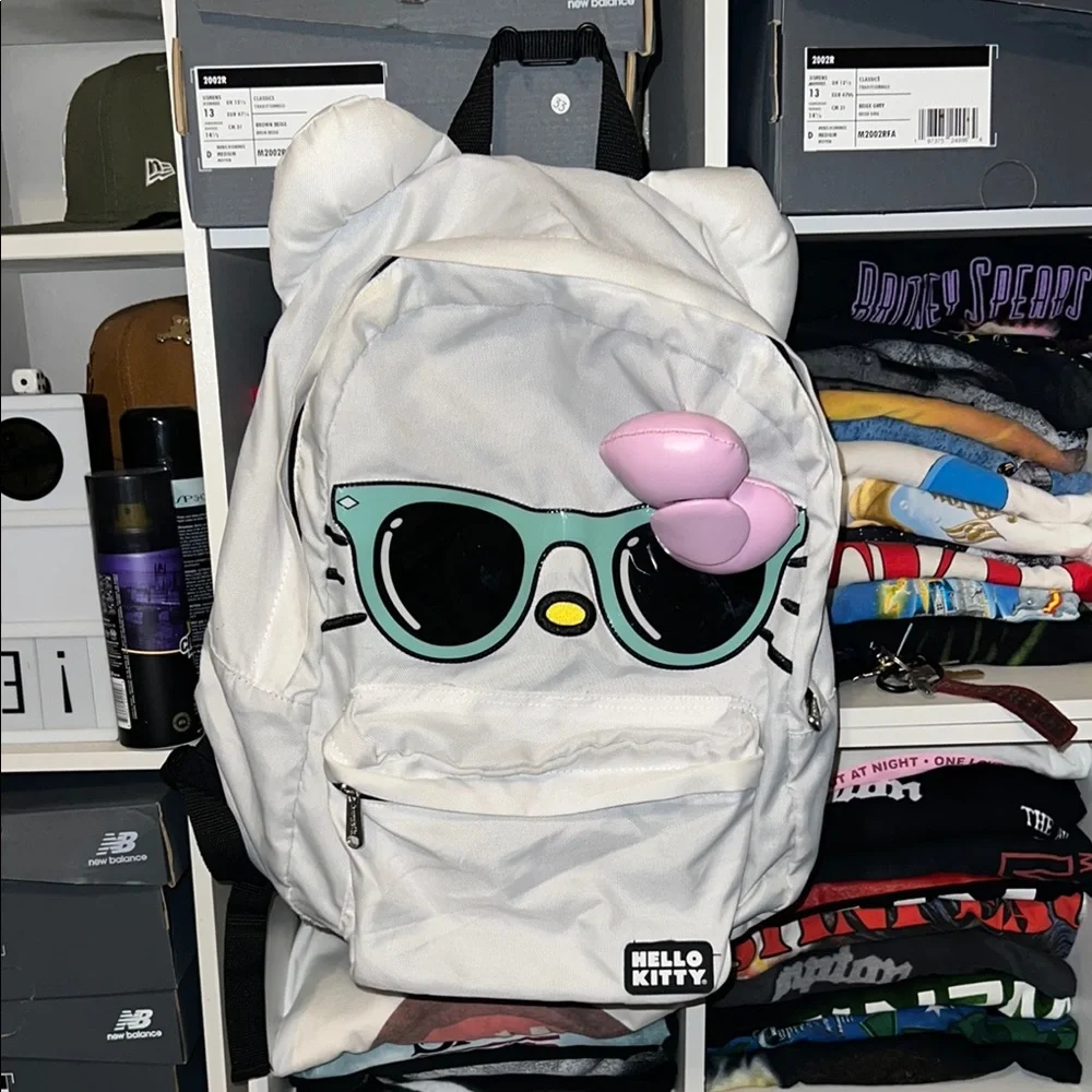 Hello Kitty Pink and White Bag with Cute Cartoon Design - Picture 1 of 4